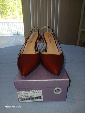 Skysterry burgundy patent leather slingback kitten heels in size US 13